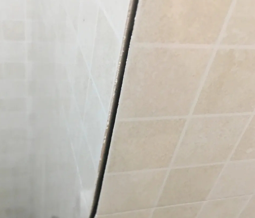 北流瓷砖空鼓维修公司分享阳台瓷砖脱落的修复过程可以分为以下几个步骤